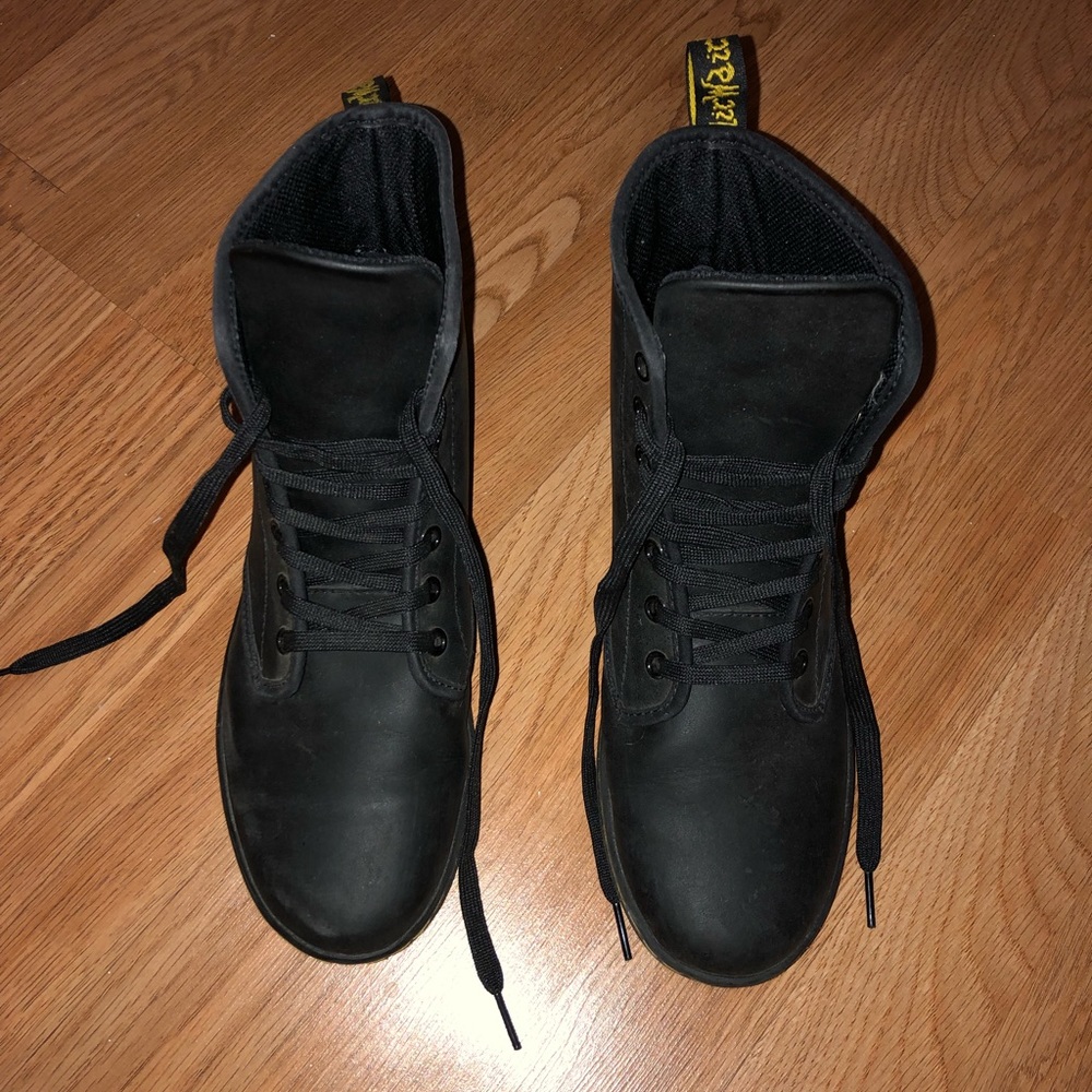 Dr. Martens Women’s Shoreditch “Greasy”